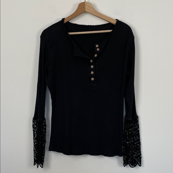Women's 2XL Henley Ribbed Long Black Lace Crochet Sleeve Whimsigoth Pullover Top - Picture 2 of 8